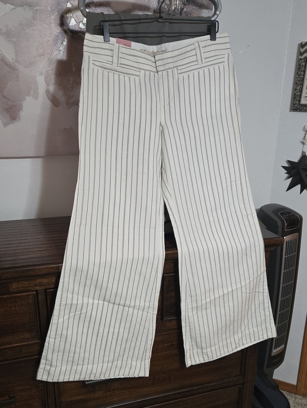 Old Navy Striped Wide-Leg Trousers in White with Black Pinstripes 12